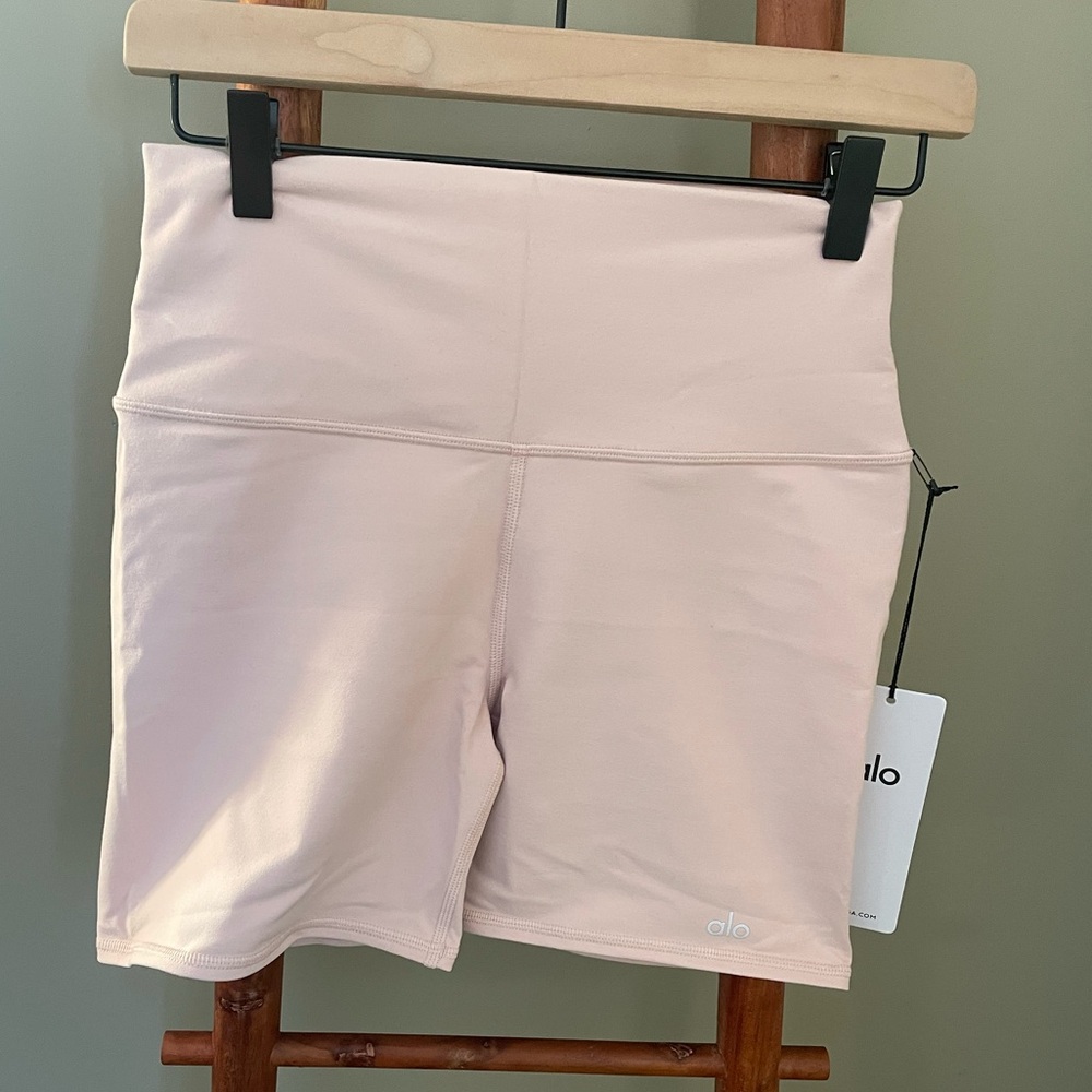 ALO 5” Airbrush High-Waist Biker Short, a pink Quartz, size M